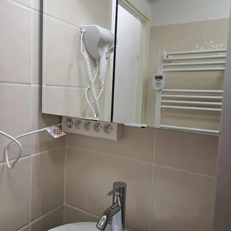 Appartement T2 4 Personnes Entièrement Rénové Front De Avec Parking Privatif, Climatisation, Et Machine à Laver Séchante *