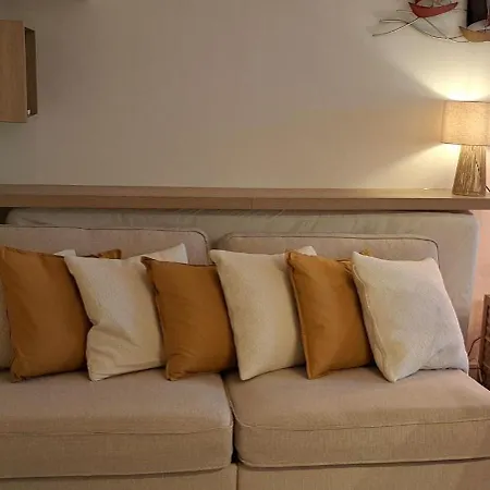 Appartement T2 4 Personnes Entièrement Rénové Front De Avec Parking Privatif, Climatisation, Et Machine à Laver Séchante *