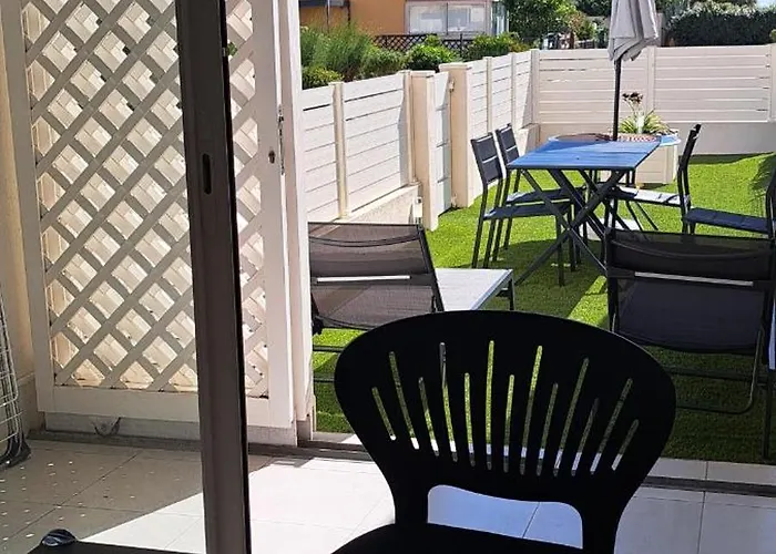 Apartman T2 4 Personnes Entierement Renove Front De A 50 M De La Avec Parking Privatif, Climatisation, Et Machine A Laver Sechante *